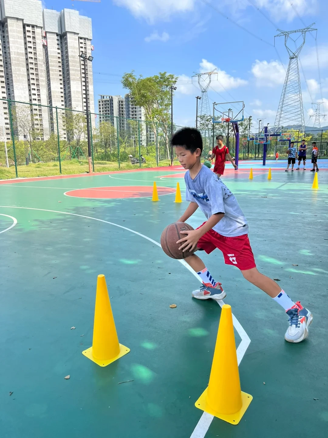 如何通过比赛提升篮球技能_0